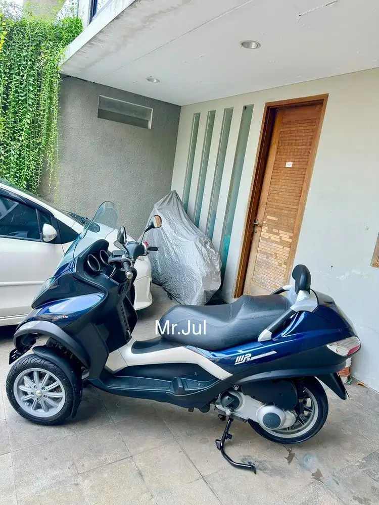 Jual cepat Piaggio MP3 250 asli RST LT bukan RL yah tahun 2011