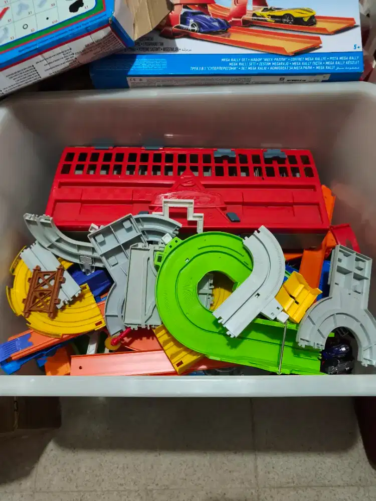 Mainan hotwheel disney car tomy dll kondisi campur