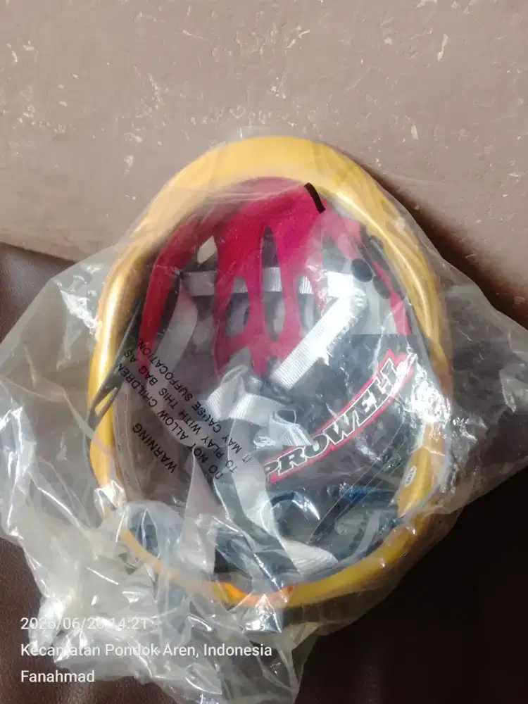 Helm United/prowell size M/L new no box