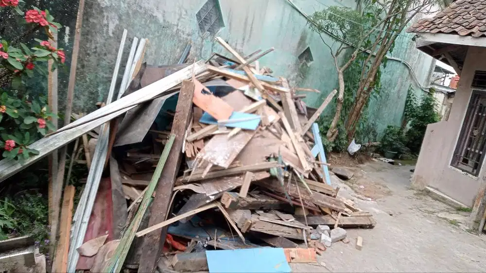Kayu Bekas bongkaran