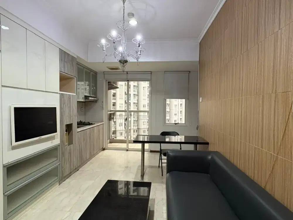 Disewakan unit apartemen royal mediterania garden, (2+br), view kolam