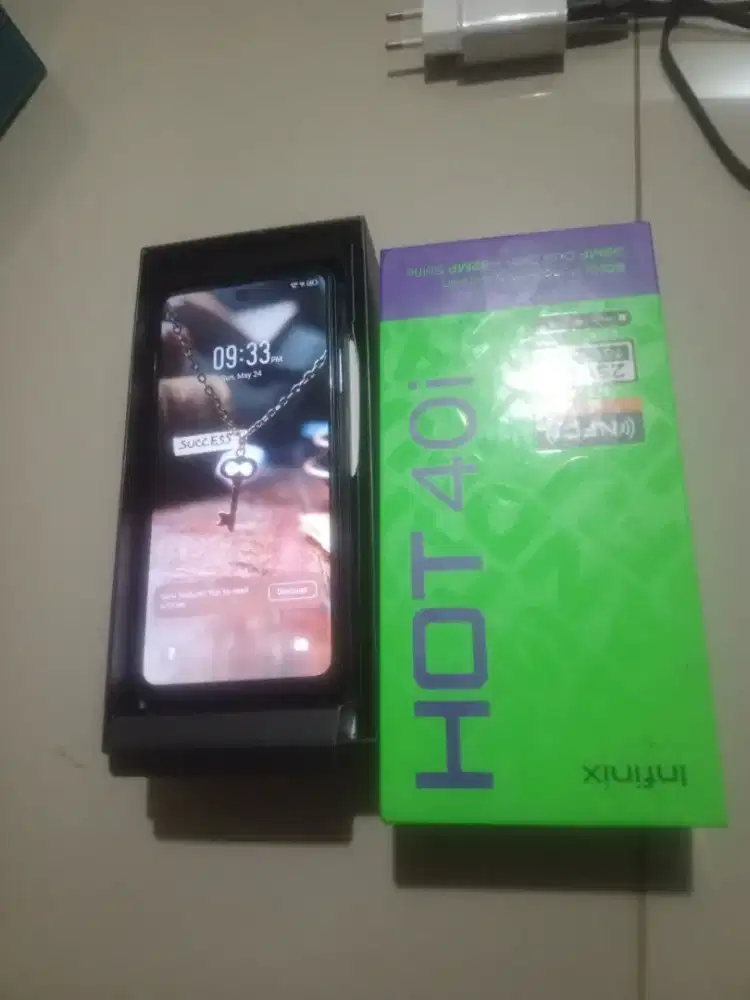 Handphone Infinix Hot40i nfc 8/256gb Ori minusnya baret di layar dikit
