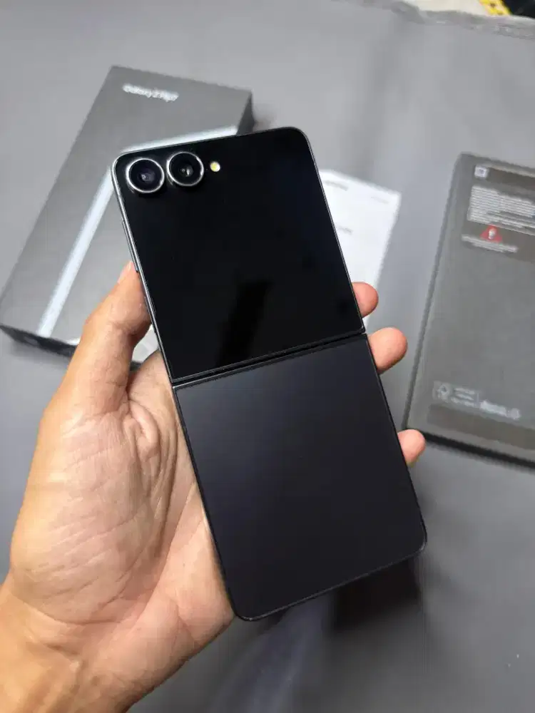 Samsung Galaxy Z Flip7 12/512Gb SEIN
