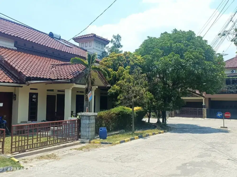 rumah terawat siap huni dekat tol pasteur dalam komplek
