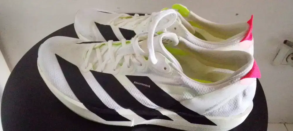 Adizero Putih hitam