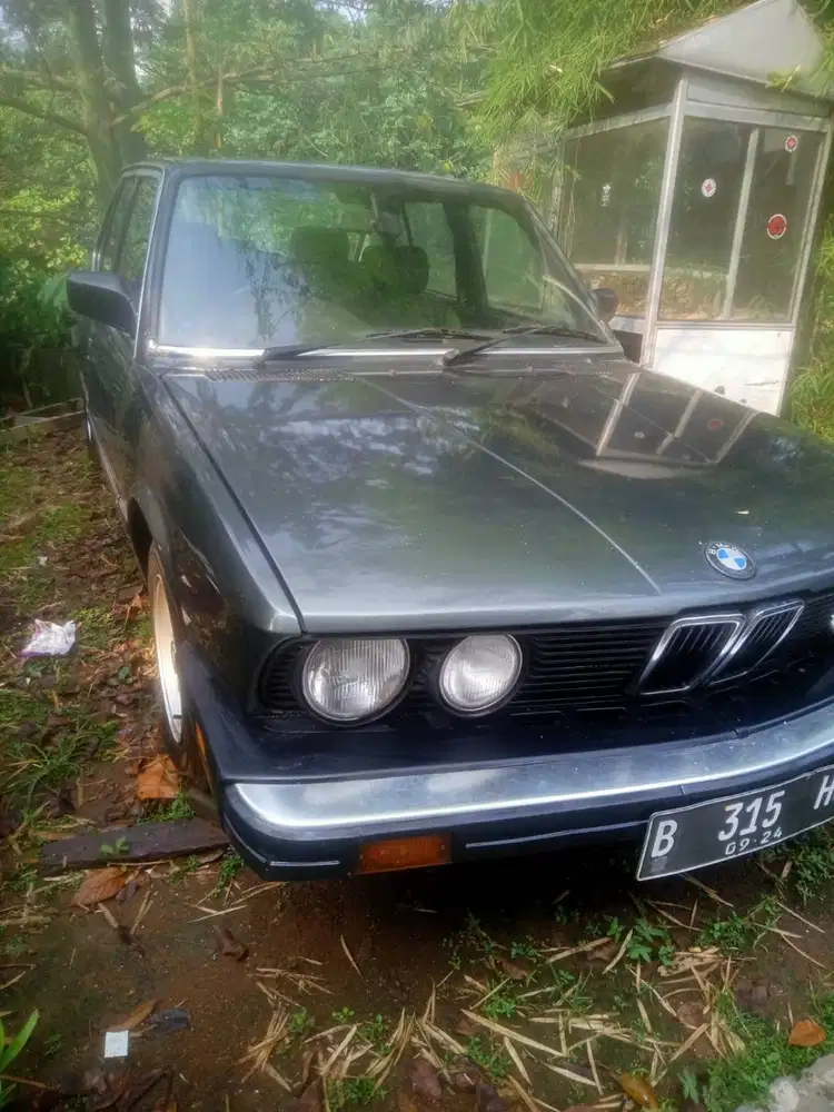BMW E28 520i MT