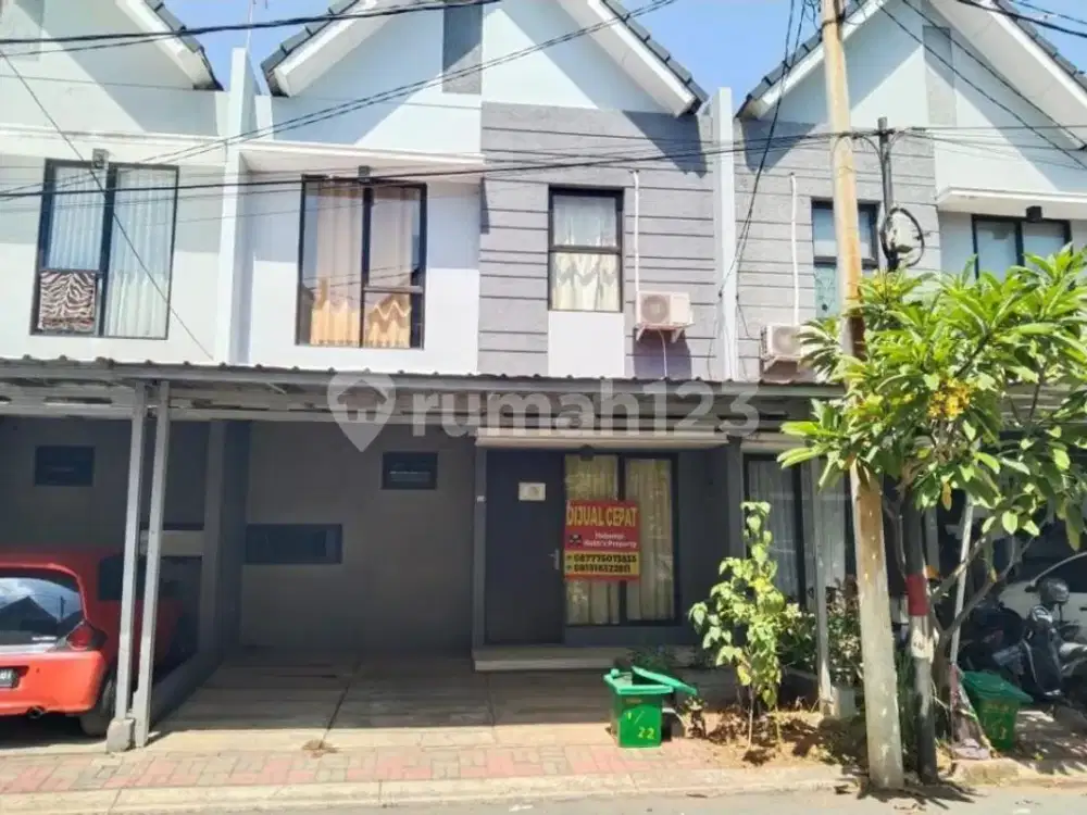Di Rumah 2 Lantai minimalis Galuhmas di Karawang.
