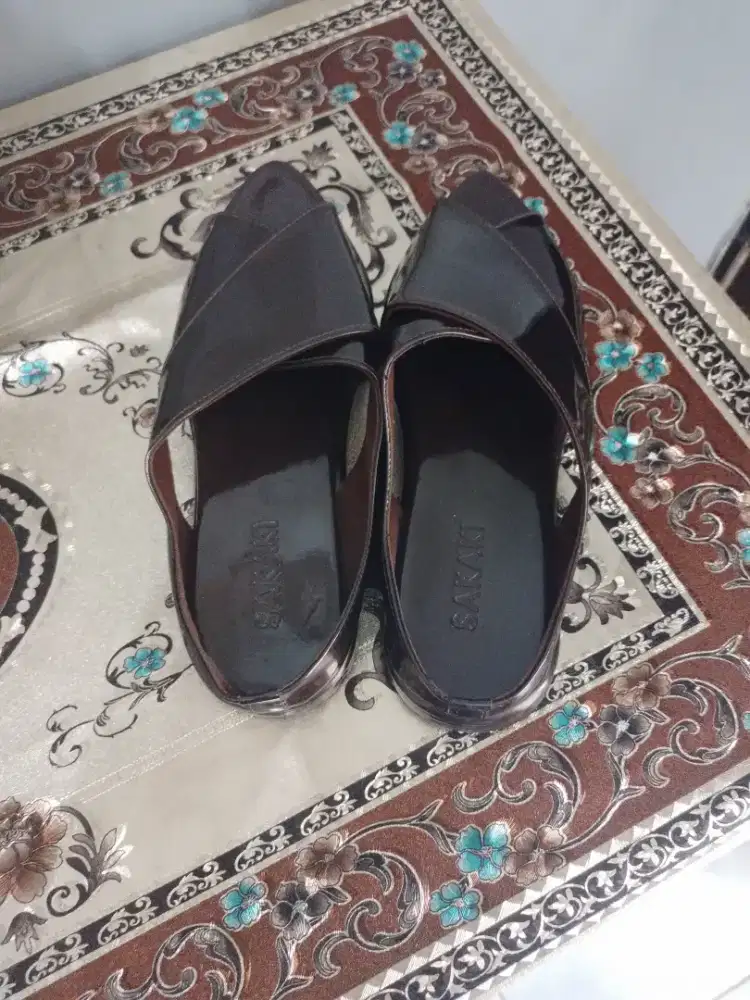 Sendal kulit saki hitam size 38