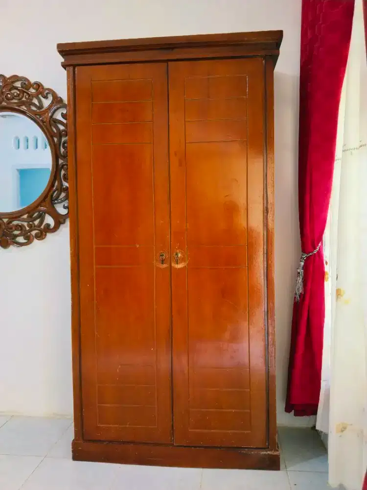 LEMARI 2 PINTU KAYU JUAL CEPAT