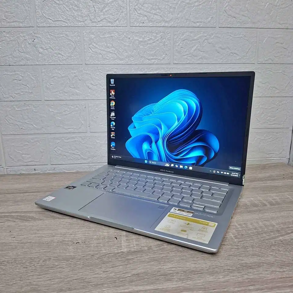 Asus Vivobook M1403QA Ryzen 5 5600H RAM 16 NVMe 512 14in Slim Mulus