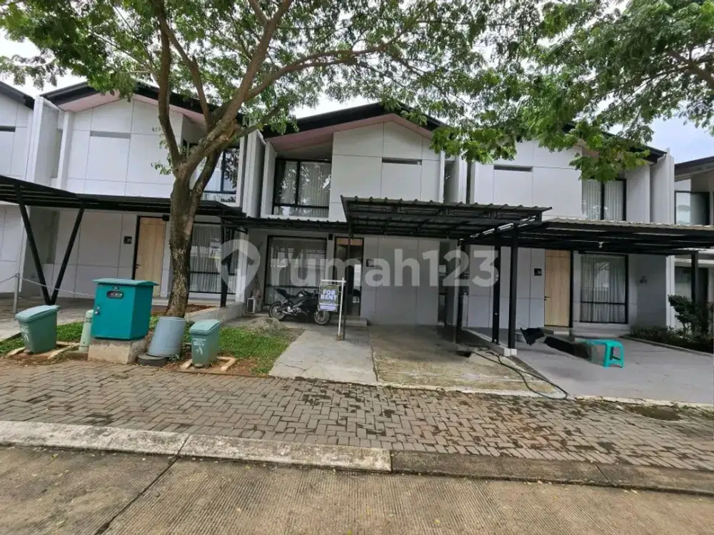 Dikontrakan Rumah 2.lantai 4 Kamar.tidur Di Rolling Hills Karawang