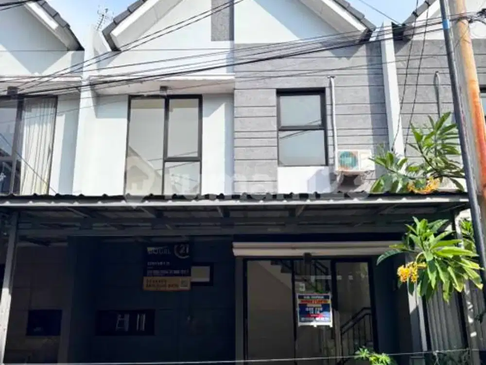Rumah 2 Lantai 2 Kamar Tidur di Galuhmas Karawang Barat.