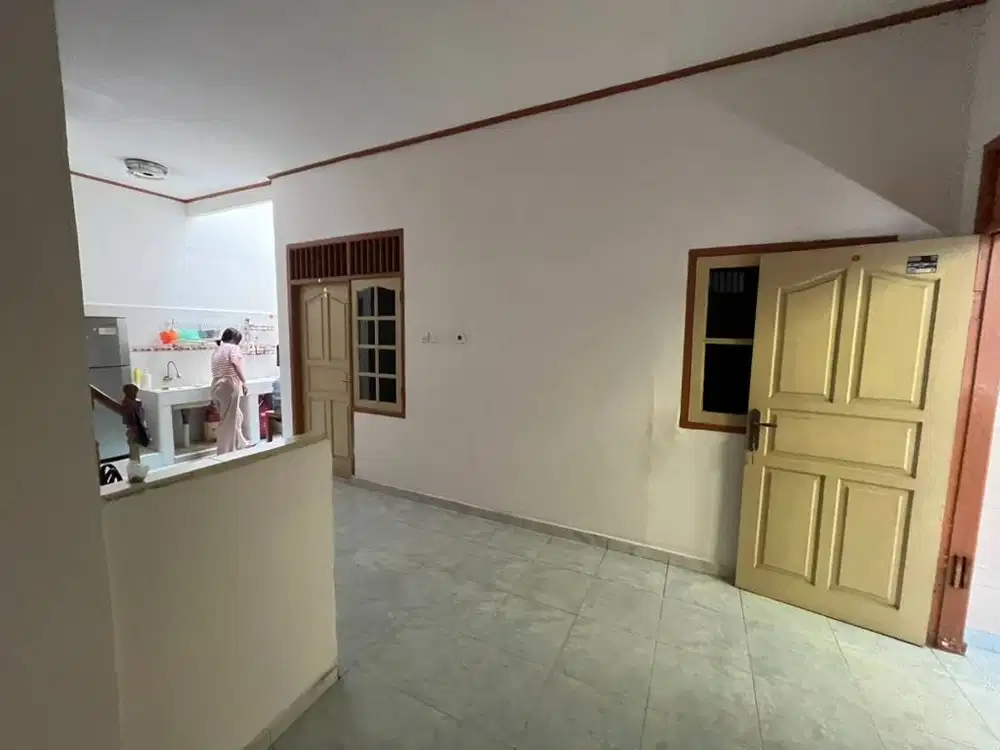 Disewakan Rumah Terjangkau, Strategis Belakang Roxy Square, Jakbar