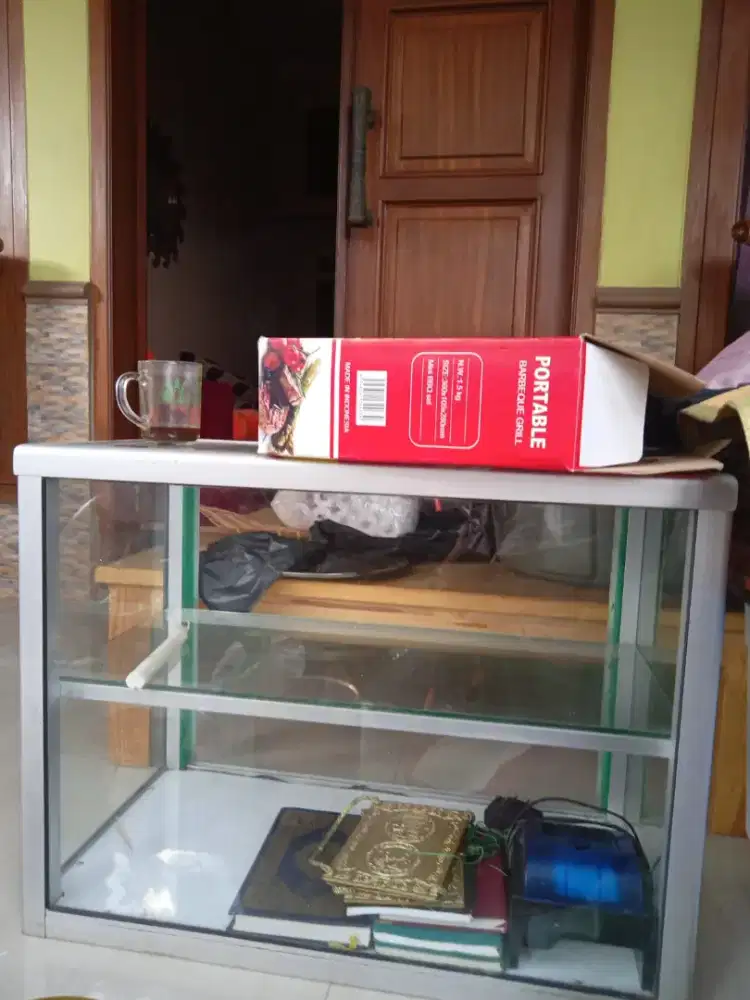 Dijual etalase bekas