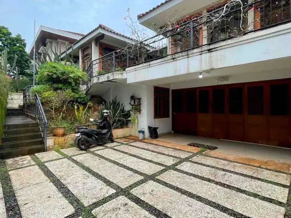 Dijual rumah mewah posisi hoek halaman luas dlm Komplek jalan lebar di bukit cinere indah