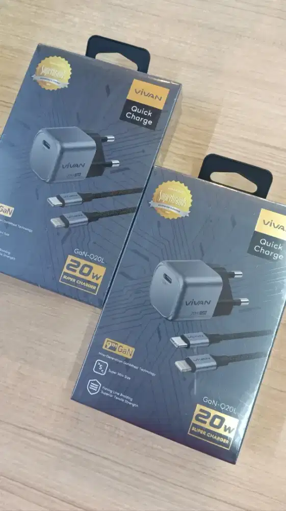 ONE SET CHARGER LIGHTNING