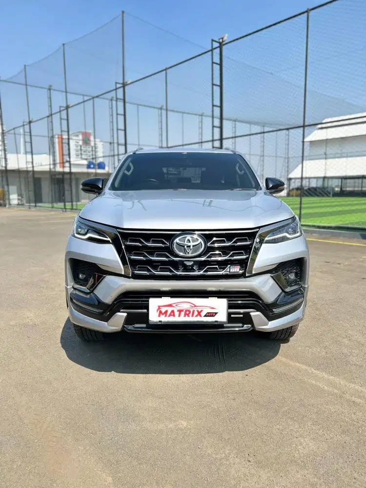 Toyota Fortuner GR 2.8 4X2 Nik 2023 Silver on black Siap pakai