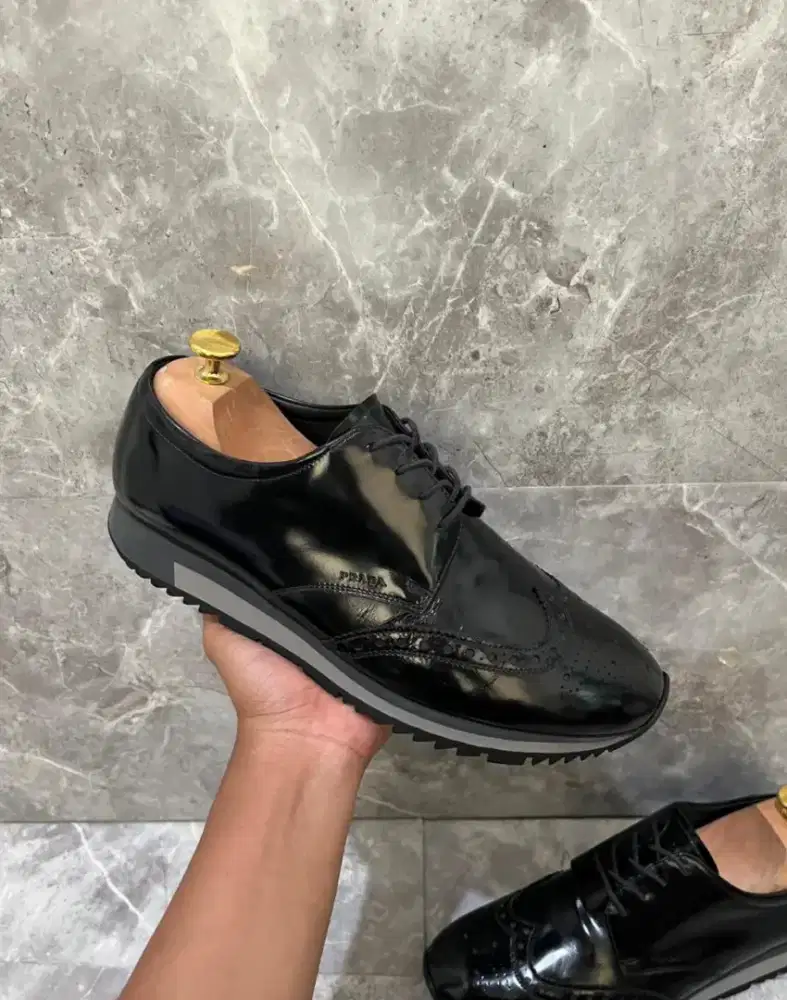 Sepatu pria Prada snakers original size 40