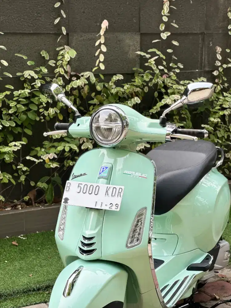 VESPA PRIMAVERA NEW MODEL 150 IGET ABS LED THN 2024 PERFECT CONDITION