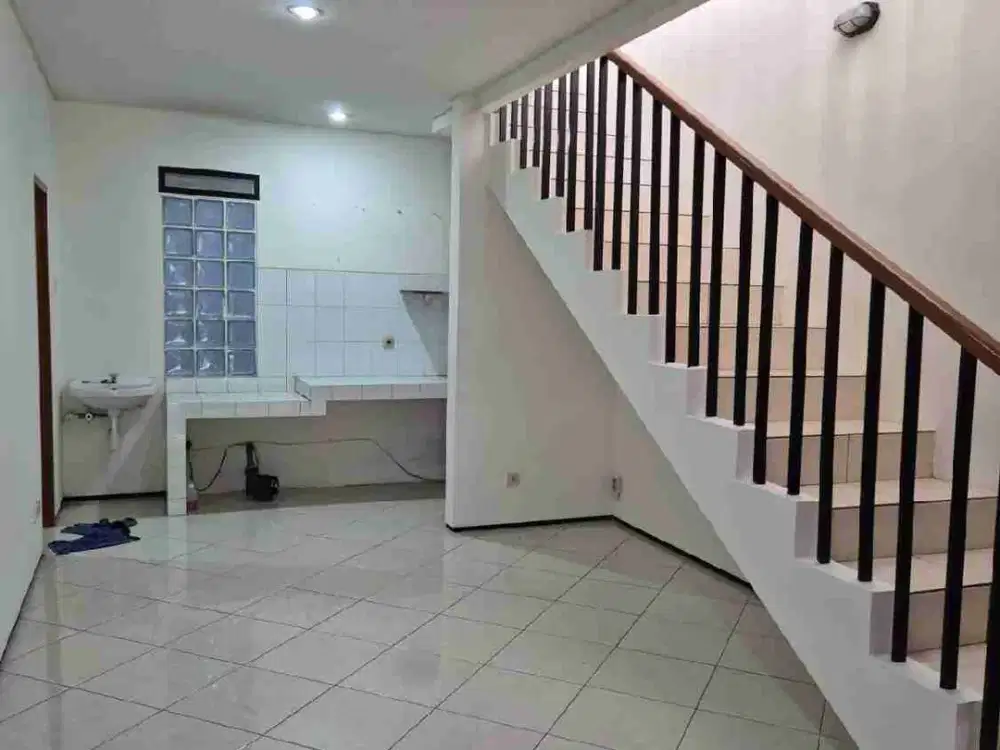 RUMAH DI CLUSTER PASTEUR, ONE GATE, SEPERTI BARU, MURAH PERTAHUN.