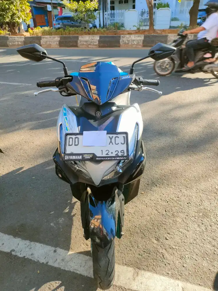 Yamaha Aerox 2024 silver hitam
