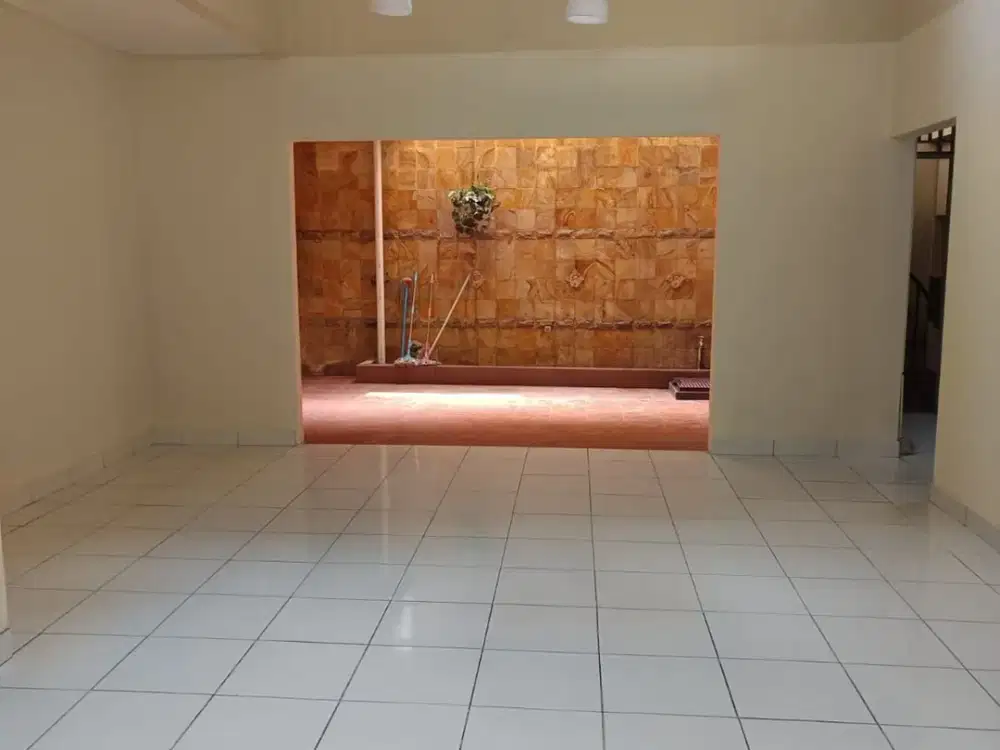 Dijual Rumah Bagus 2 Lantai Hadap Barat Lokasi Strategis Dekat Pasar Modern Bintaro di Bintaro Tangsel Va-17944