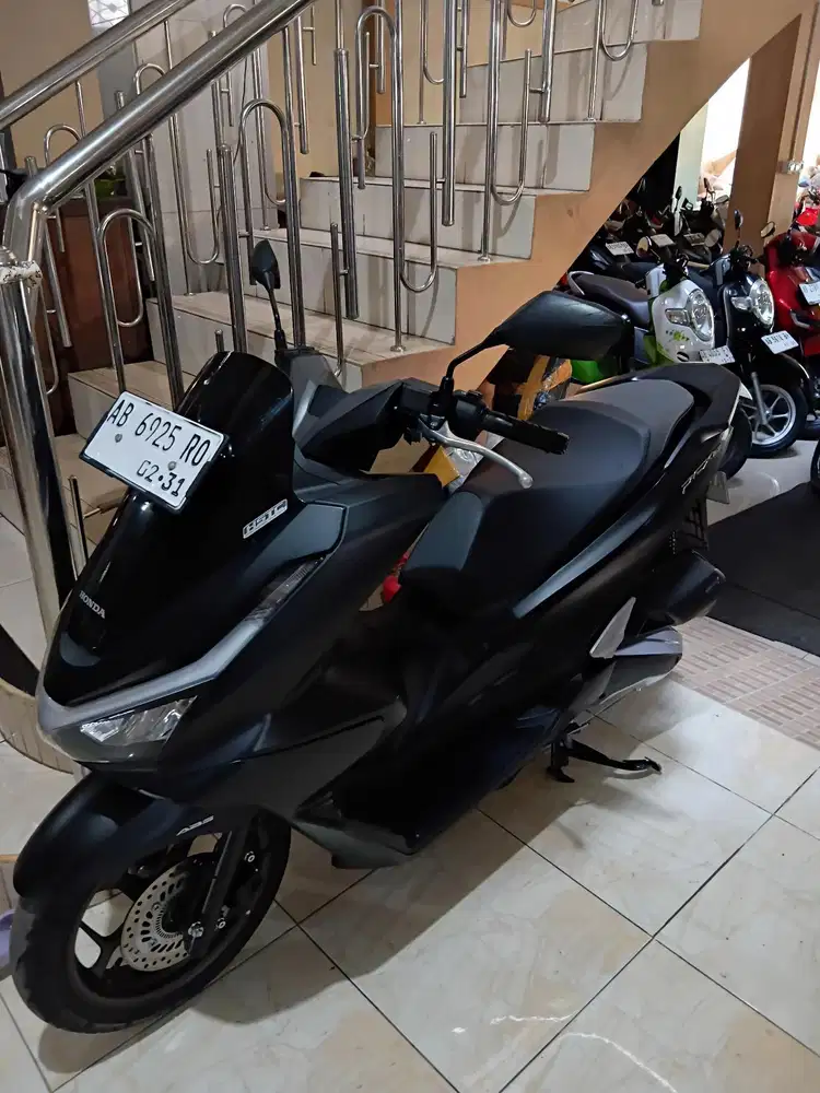 Pcx 160 abs hitam glosy 2026awal low km 2ribuan Gbm
