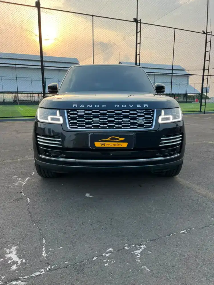 Range Rover 3.0 Autobiography
2018
Black on Brown