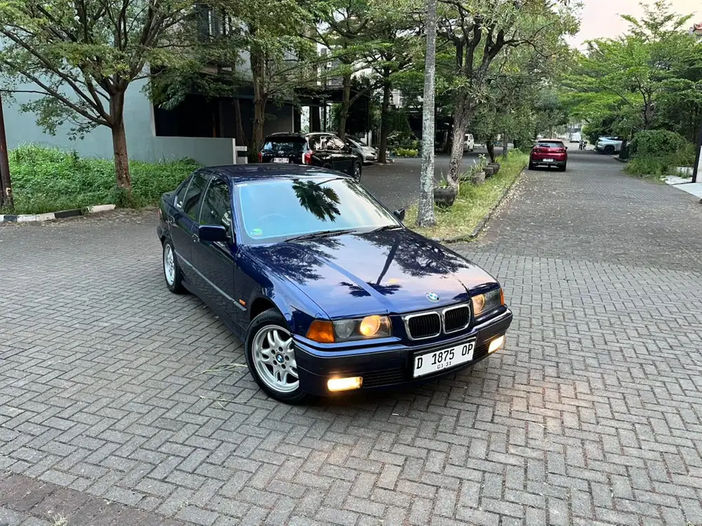 BMW 318i 1997 Bensin