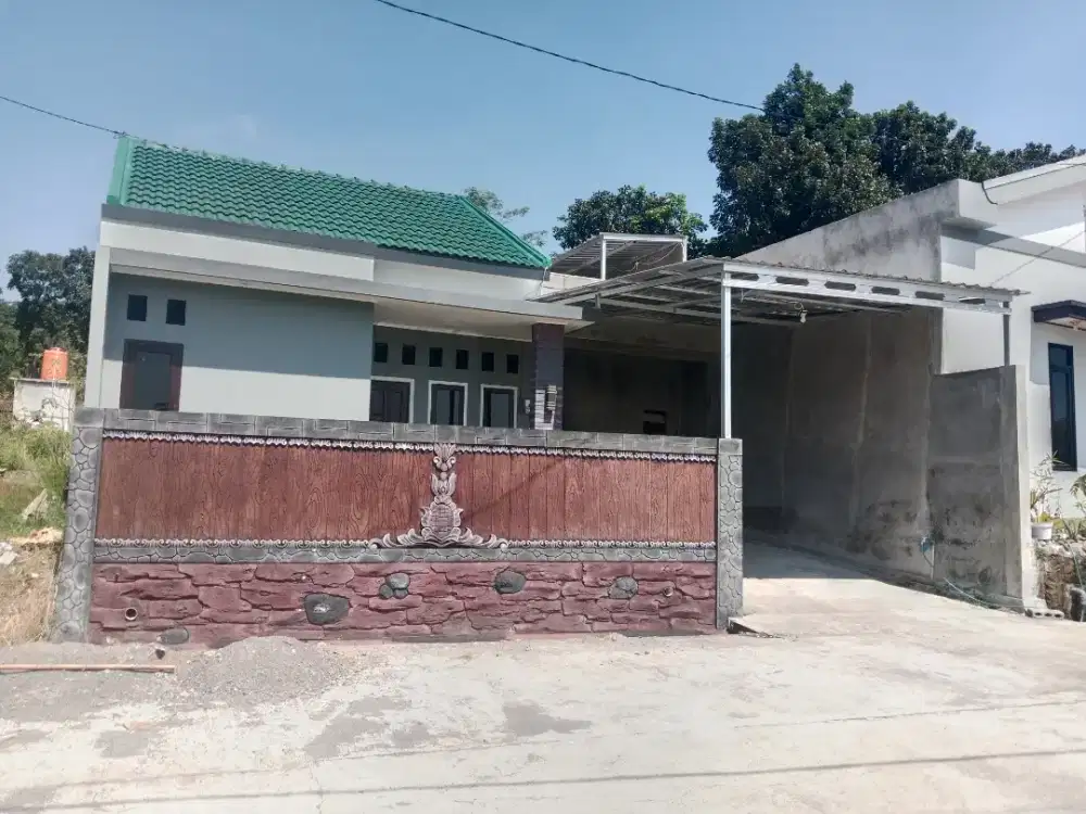 RUMAH ISTIMEWA SIAP BANGUN NEMPEL JALAN  SHM READY