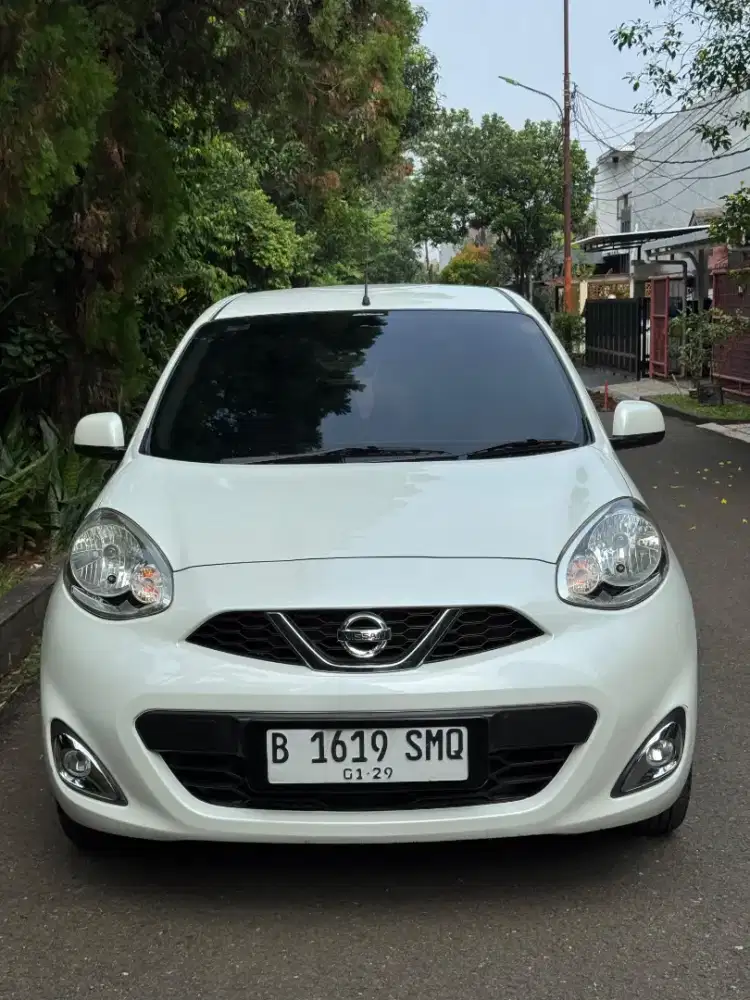 TANGAN KE 1 LOW KM NISSAN MARCH MATIC AT TAHUN 2015