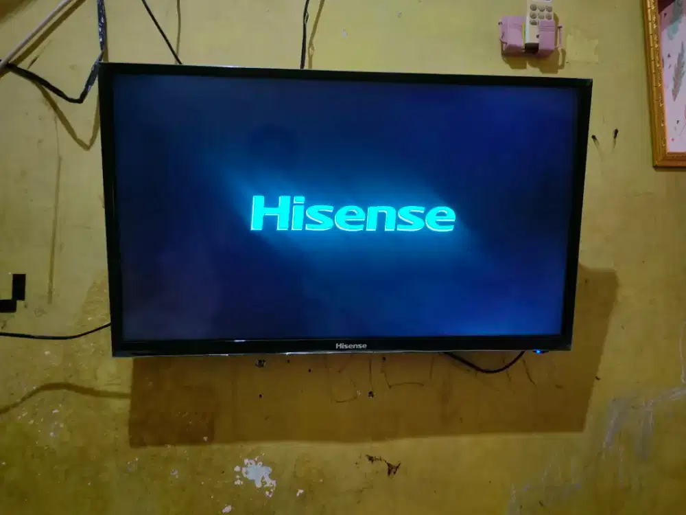 SMART TV MERK HISENSE 32 INCH