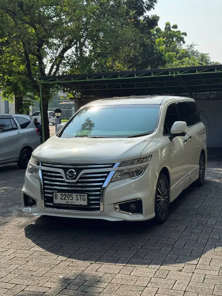 Jual Cash Nissan Elgrand HWSTAR 2.5 Facelift 2014