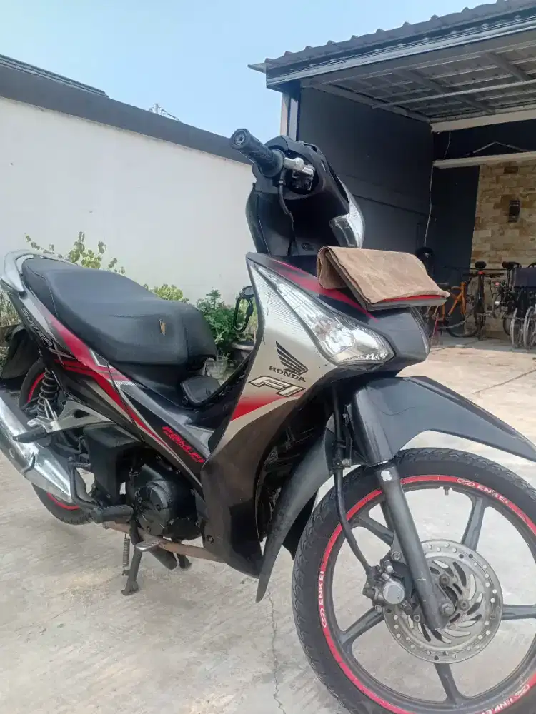 Di jual Honda supra X helmin