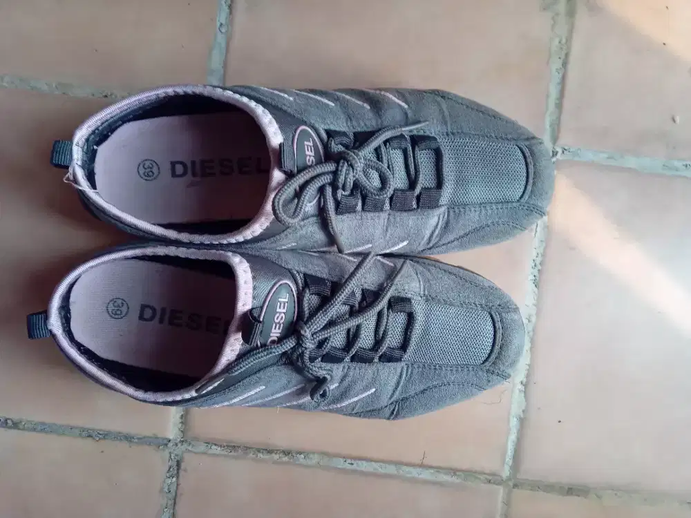Sepatu wanita Diesel