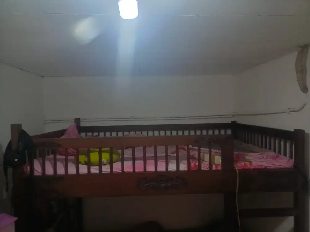 DIJUAL CEPAT Ranjang Susun Kayu Solid & Perabot Meja, Kabinet.