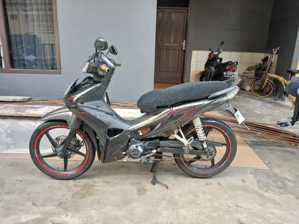Menjual motor revo cc 109 second