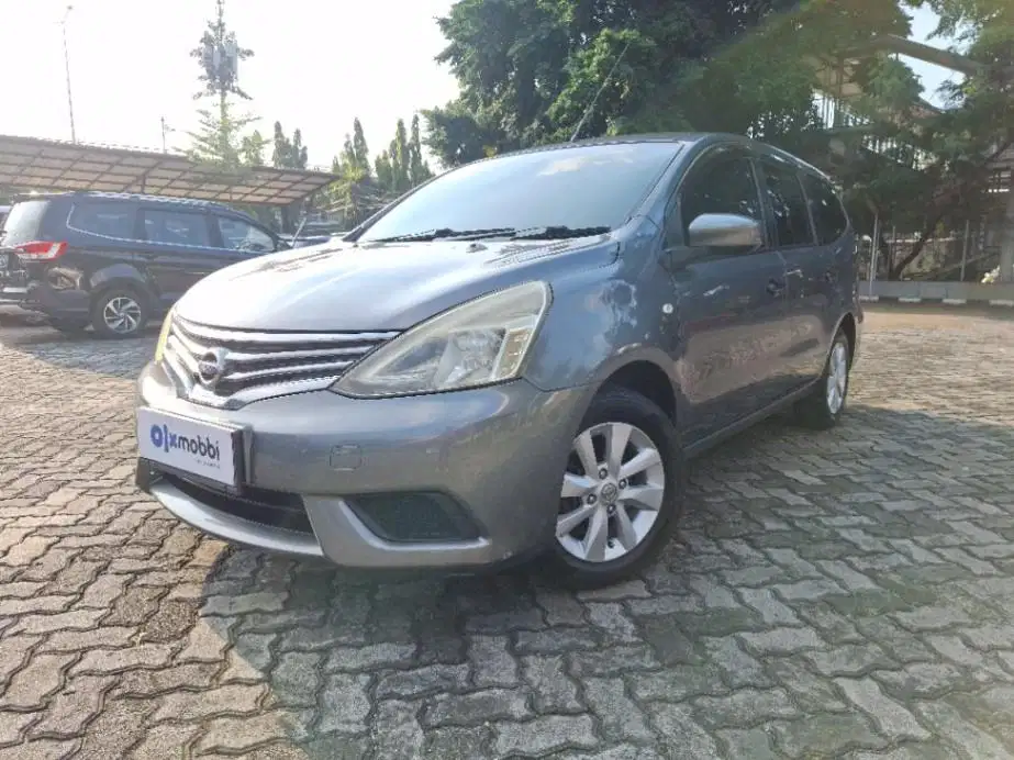 Cash dan Credit Nissan Grand livina AT 2014 KGX