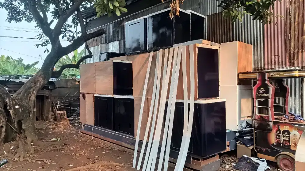 Meja Bekas Pameran