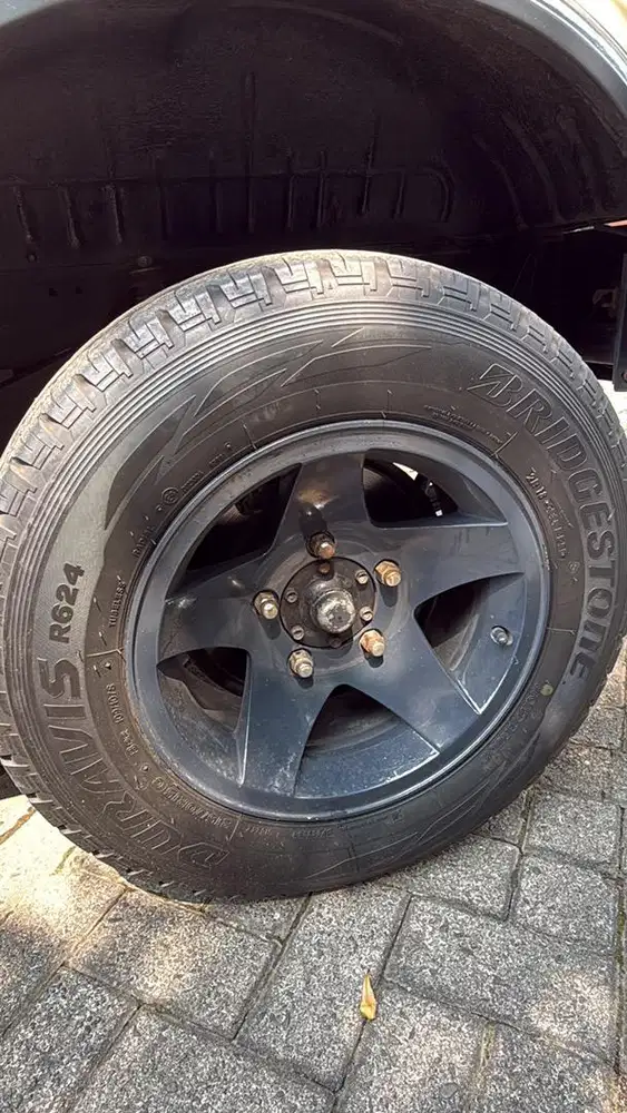 Velg + Ban ukuran 215/70 R15 PCD 5x139 Katana/taft/escudo