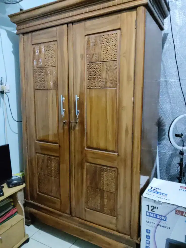 LEMARI KAYU MASIH BAGUS DAN LAYAK