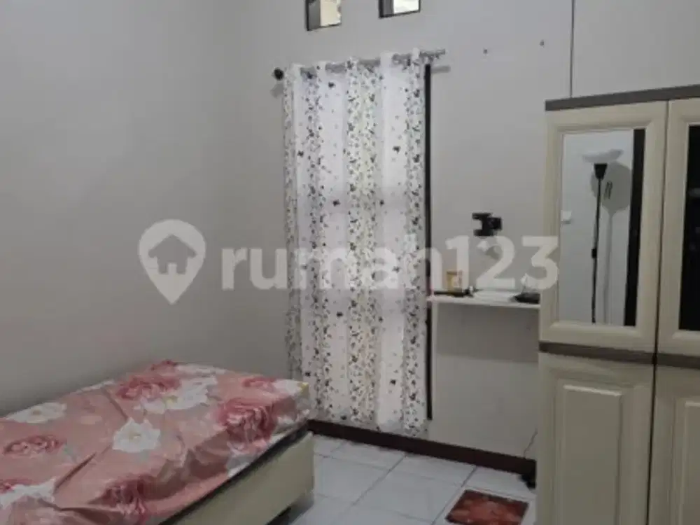 Rumah 3 Kmr Tidur Depan Sudah Canopy Nyaman Ditempati bisa Disewa Juga