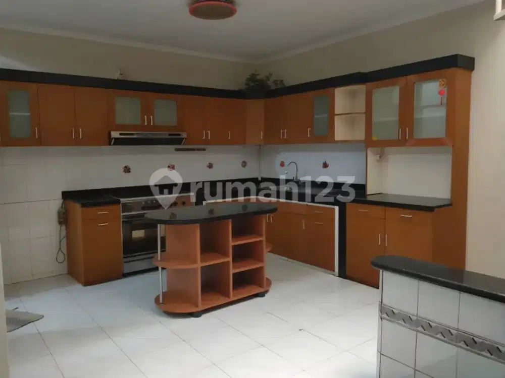 Rumah Furnish Terawat Siap Huni Dekat Kemana2 bisa Disewa Juga