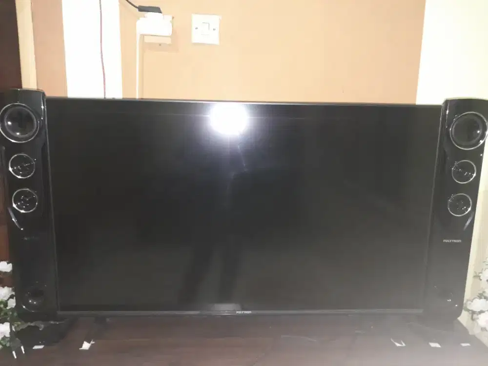 Tv LCD Android merek polytron