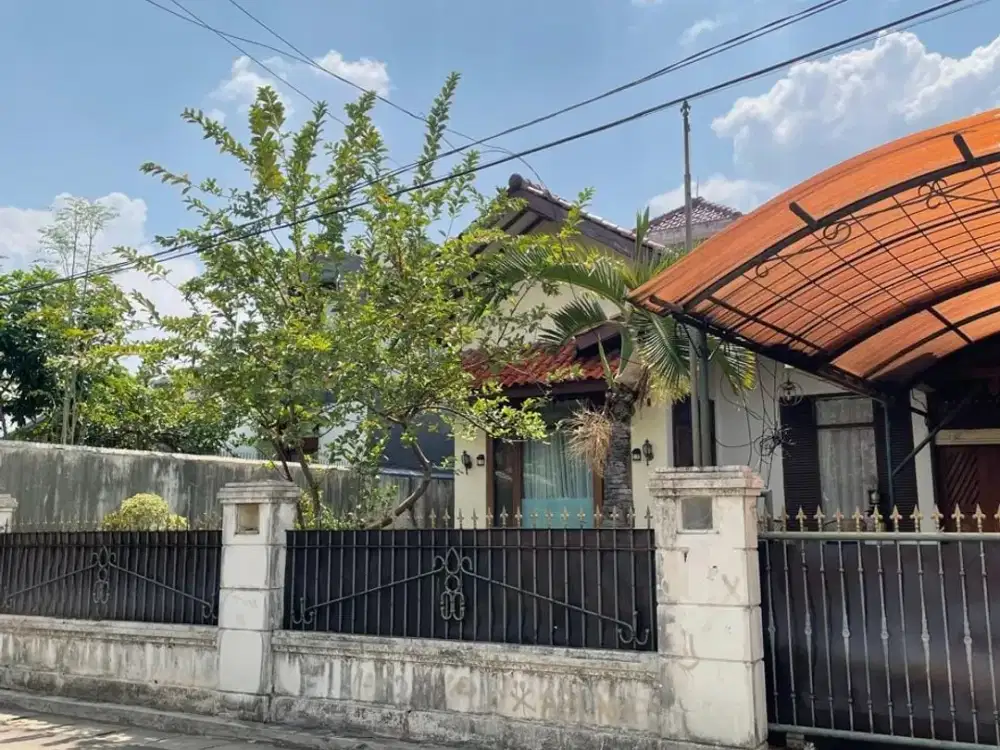 Dijual Rumah Aktor Komedi Ternama Dalam Komplek di Saung Gintung, Cireundeu, Ciputat, Tanggerang Selatan