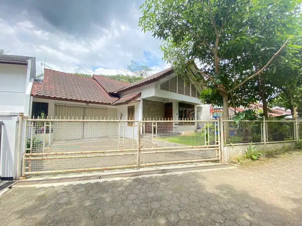 rumah bagus terawat siap huni 3 lantai ciumbuleuit bandung