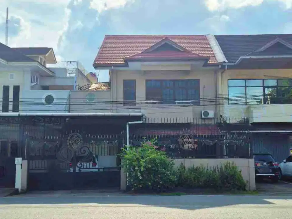 Dijual rumah 2 lantai di pinggir Jl. Veteran, Kota Pontianak