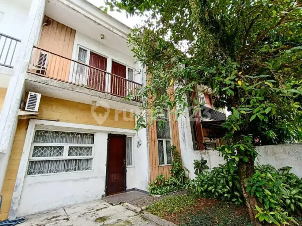 Tirun Harga Rumah Vintage Furnished 2 LT dengan Halaman Luas Dekat Griya Torina, 500 M Dr Stasiun Pondok Ranji - Tangsel