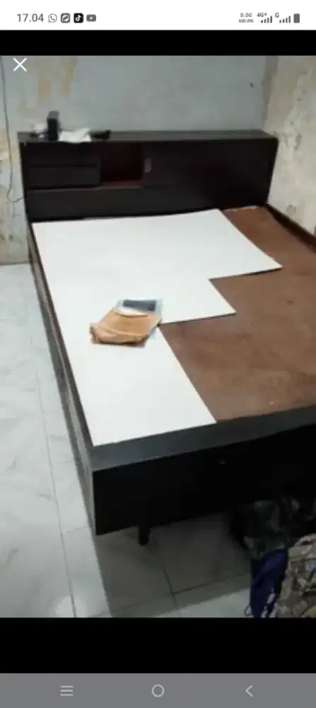 Dipan ranjang kayu jati