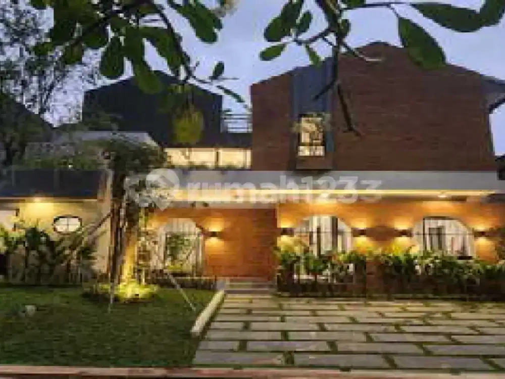 Rumah Cantik dengan Sirkulasi Udara Baik Siap Huni di BSD